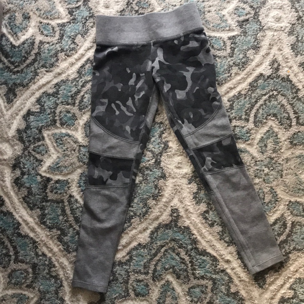 Girls Nike gray camo leggings size small